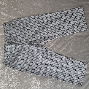 cleo, Size L, white, black, mauve & brown patterned Capris